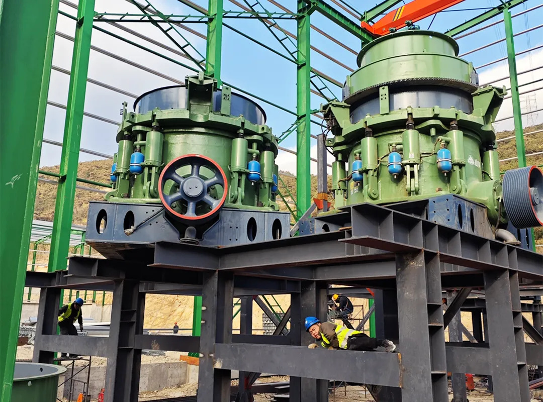 2臺SMS8000M大型多缸液壓圓錐破碎機服務(wù)于福建時產(chǎn)1500噸精品砂石骨料生產(chǎn)項目